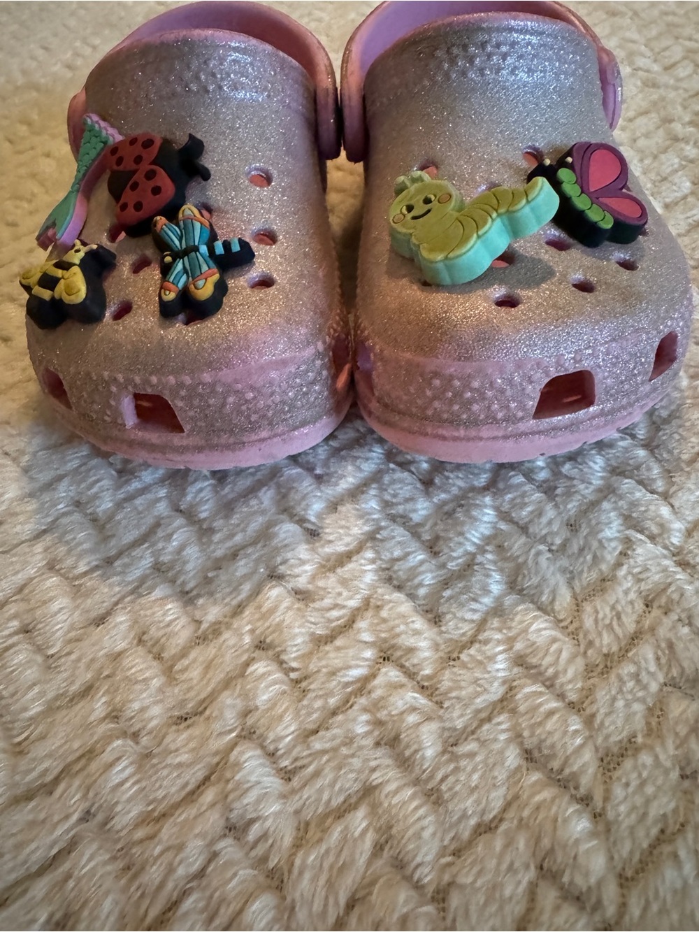 CROCS Kids Sparkle Pink Clog Shoes with Bug Charms Size 7 - Picture 6 of 11